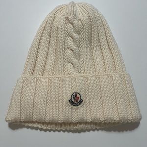 Moncler logo patch beanie in cream